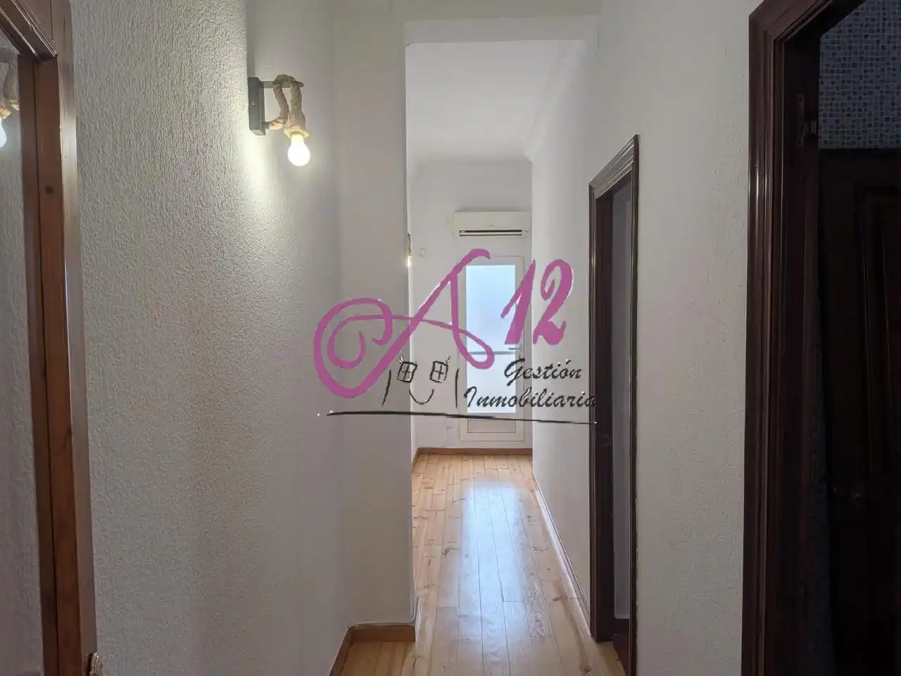 Wohnung zur Miete in Valencia mit Klimaanlage, Terrasse und Abstellraum