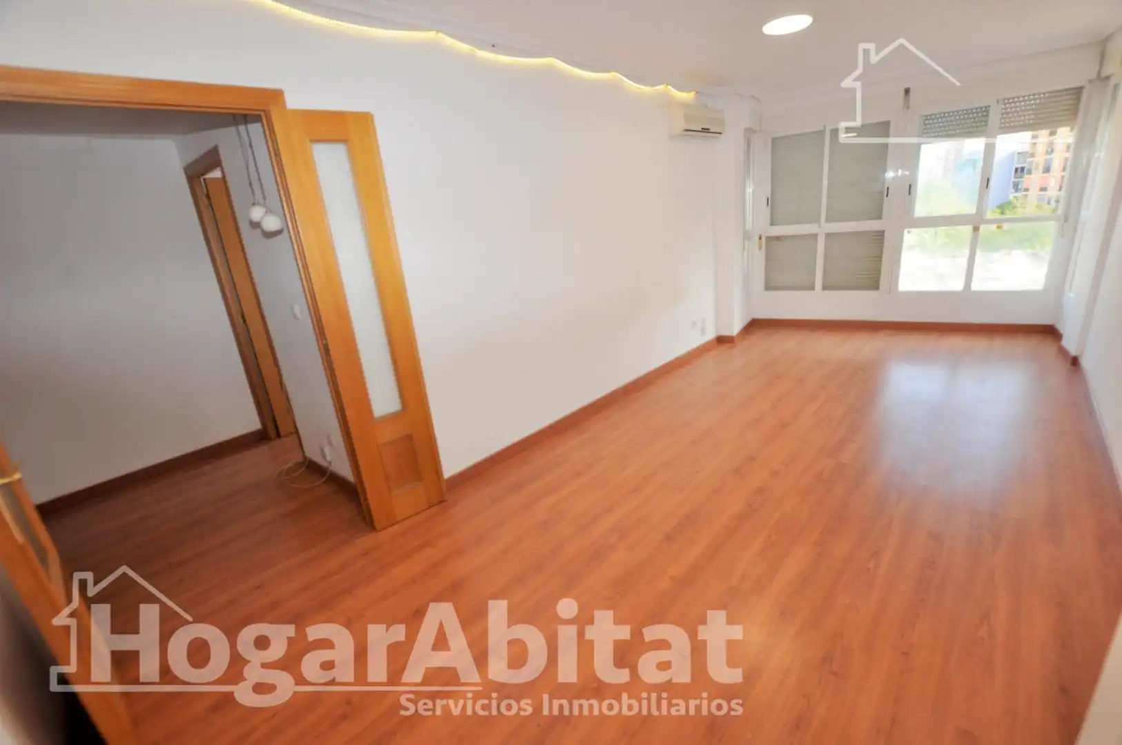 Flat with lift for sale in Calle Coronel Montesinos