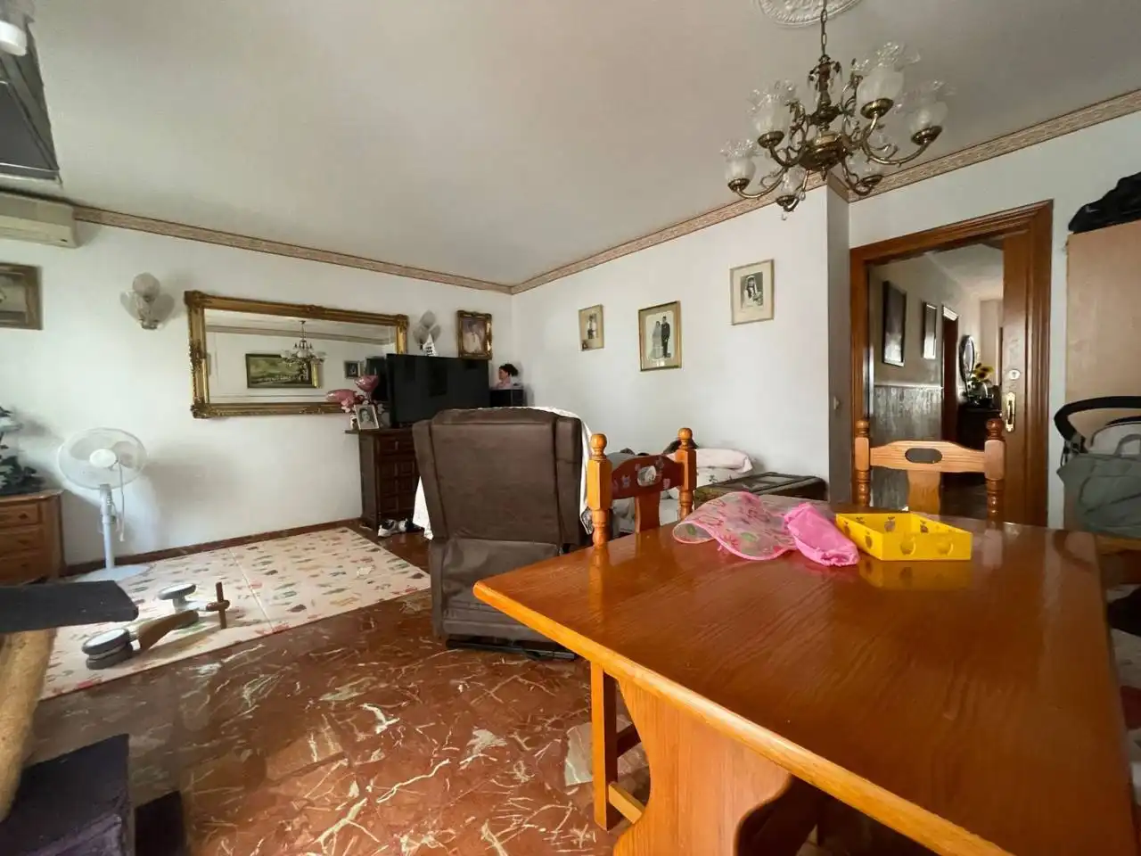 Menjador de Casa adosada en venda en Estepona amb Aire condicionat, Terrassa i Moblat