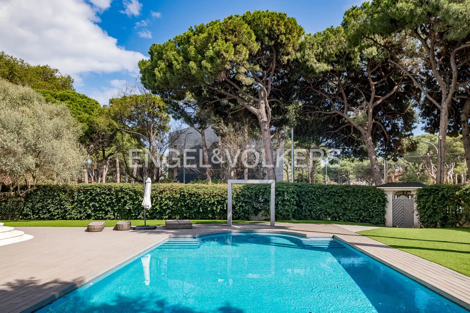 Piscina de Casa o xalet en venda en Castelldefels amb Aire condicionat, Calefacció i Jardí privat