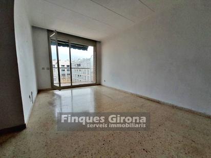 Sala d'estar de Pis en venda en Girona Capital amb Terrassa i Balcó