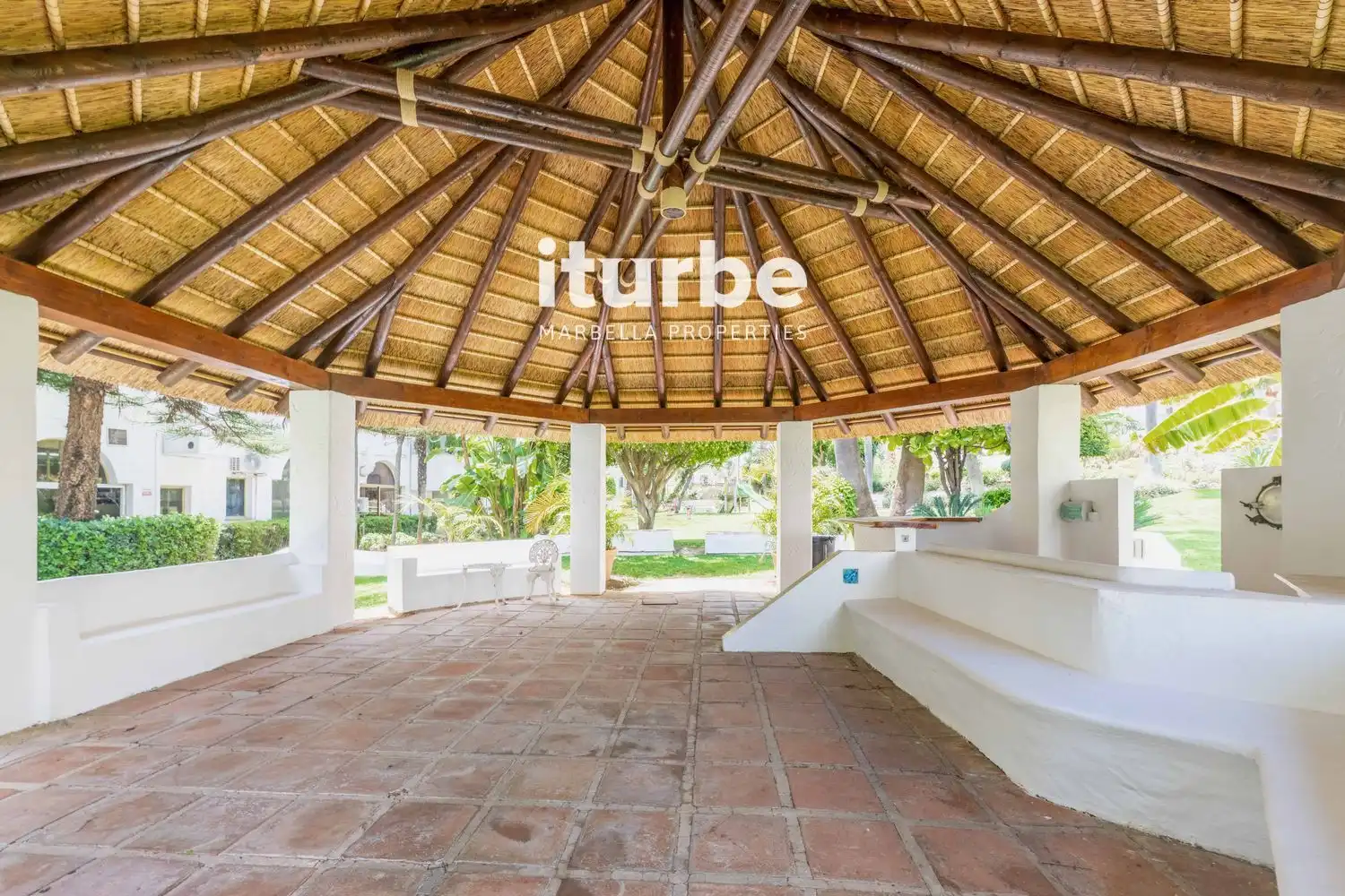 Terrasse von Maisonette zum Verkauf in Marbella mit Klimaanlage, Terrasse und Abstellraum