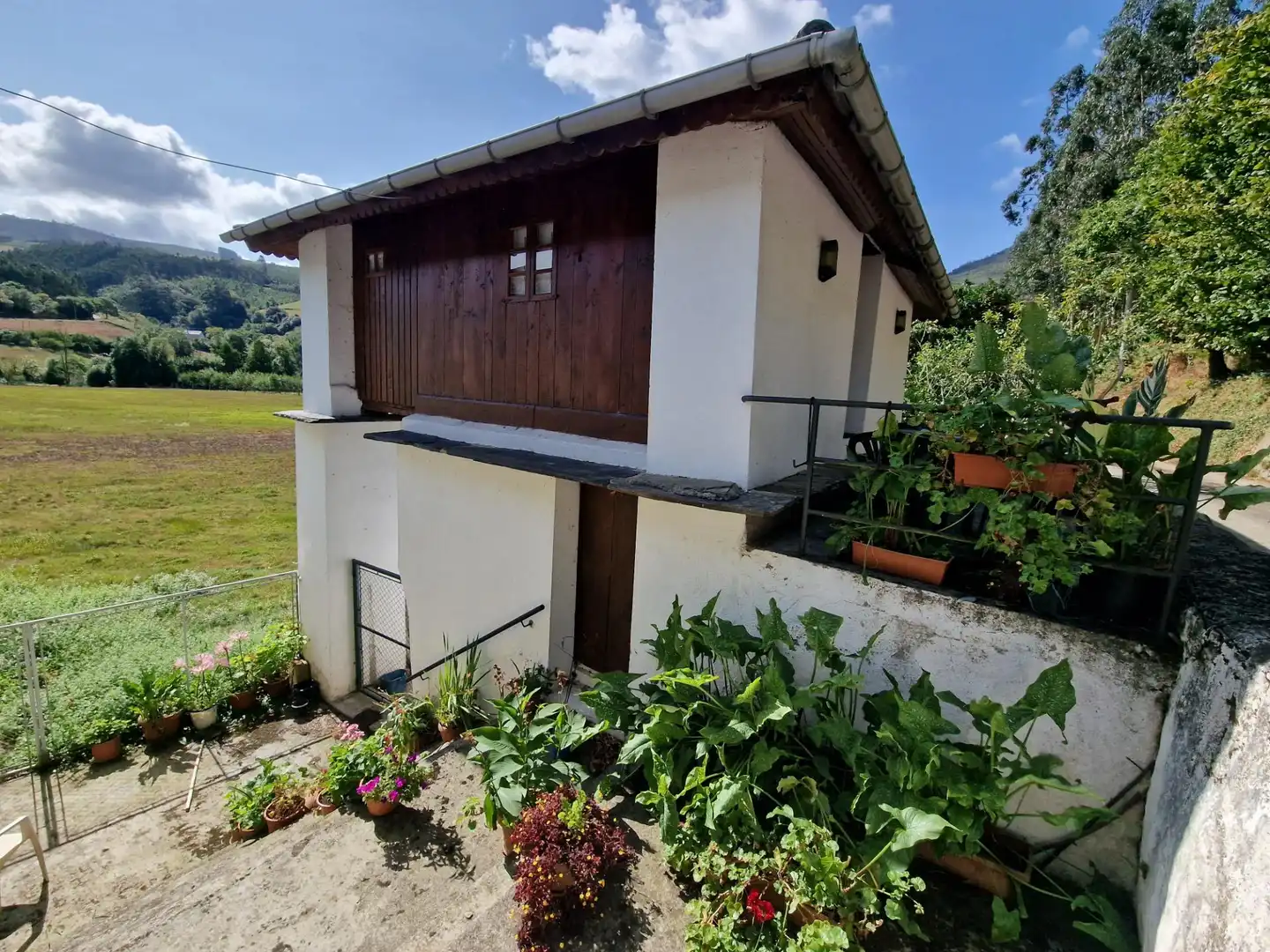 Vista exterior de Casa o xalet en venda en San Tirso de Abres amb Calefacció, Jardí privat i Traster