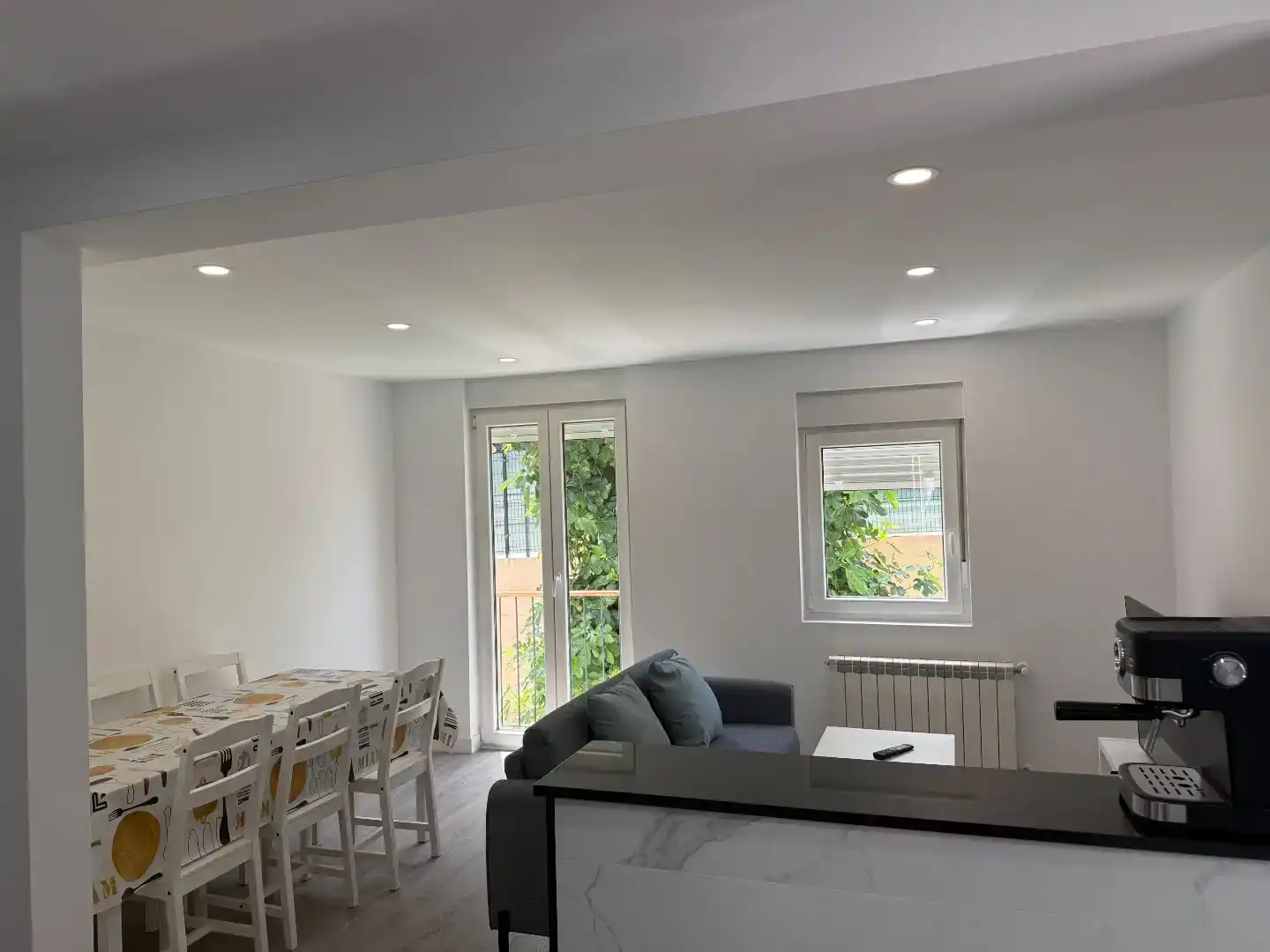Wohnzimmer von Haus oder Chalet zur Miete in Santander mit Privatgarten, Möbliert und Ofen
