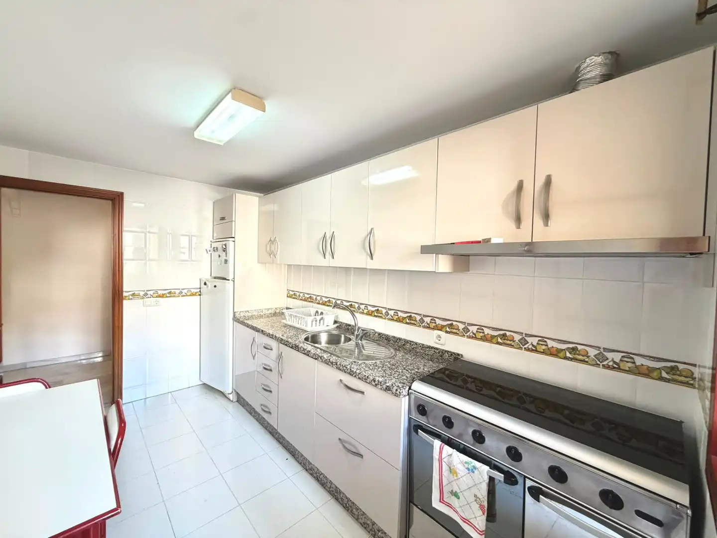 Cocina de Piso de alquiler en Benalmádena con Terraza y Amueblado