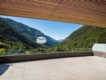 Baixos amb ascensor en venda a El Serrat  -Llorts