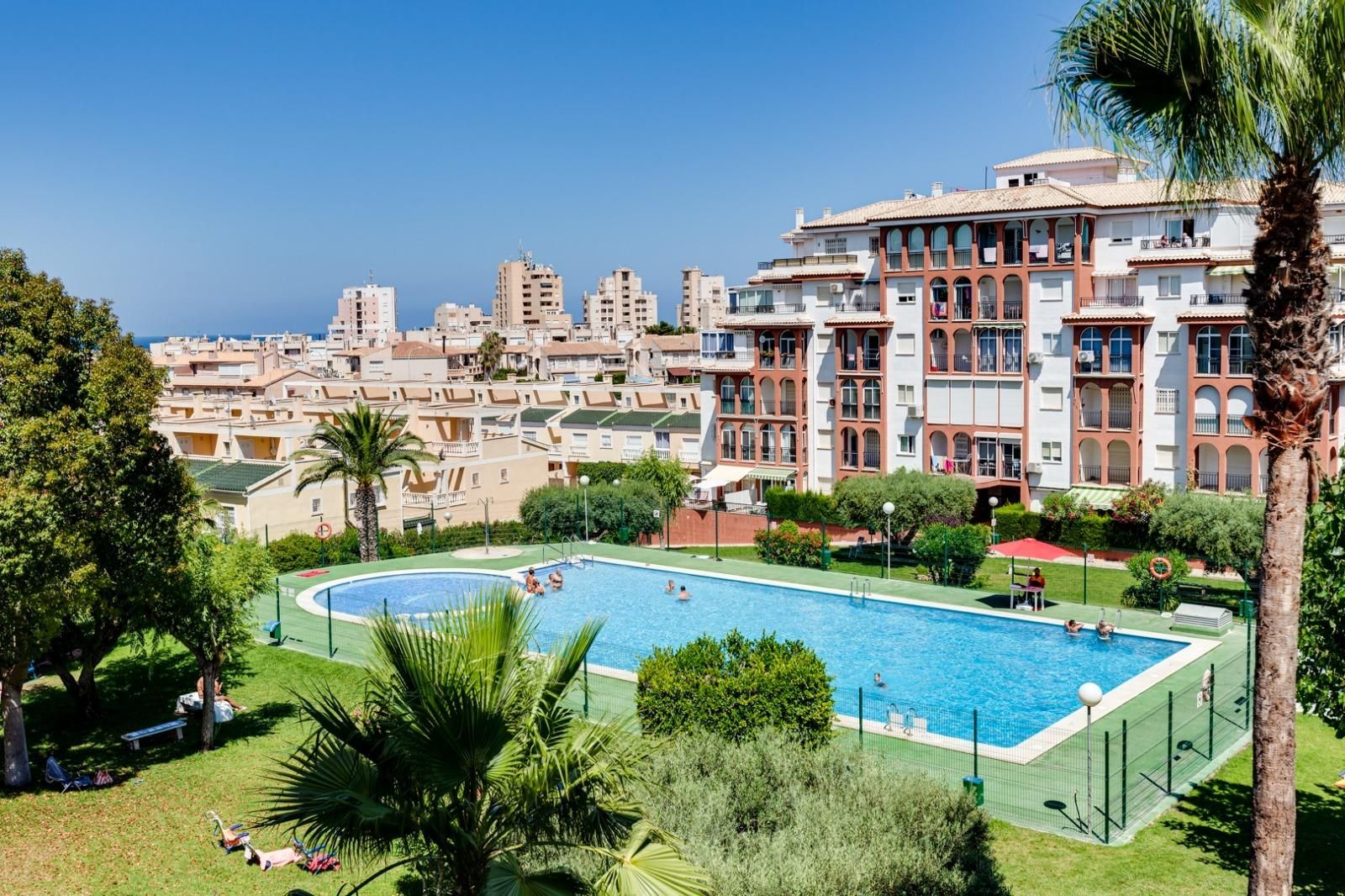 Vista exterior de Apartament en venda en Torrevieja amb Jardí privat, Terrassa i Balcó