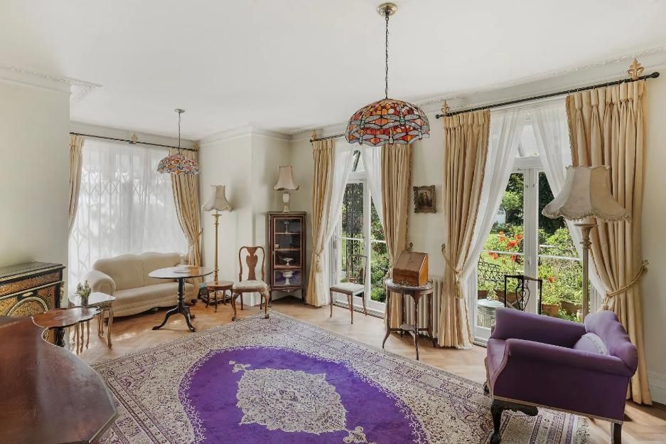 Sala d'estar de Casa o xalet en venda en  Madrid Capital amb Aire condicionat, Calefacció i Jardí privat