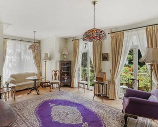 Sala d'estar de Casa o xalet en venda en  Madrid Capital amb Aire condicionat, Calefacció i Jardí privat