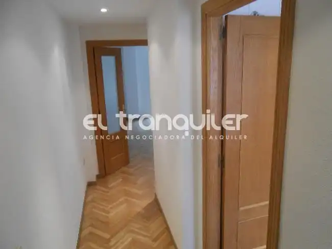 Maisonette zur Miete in Avenida Orense, Los Arroyos
