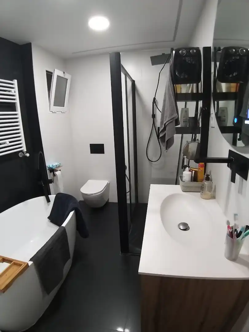 Bathroom of Flat for sale in Mataró  with Air Conditioner, Heating and Oven