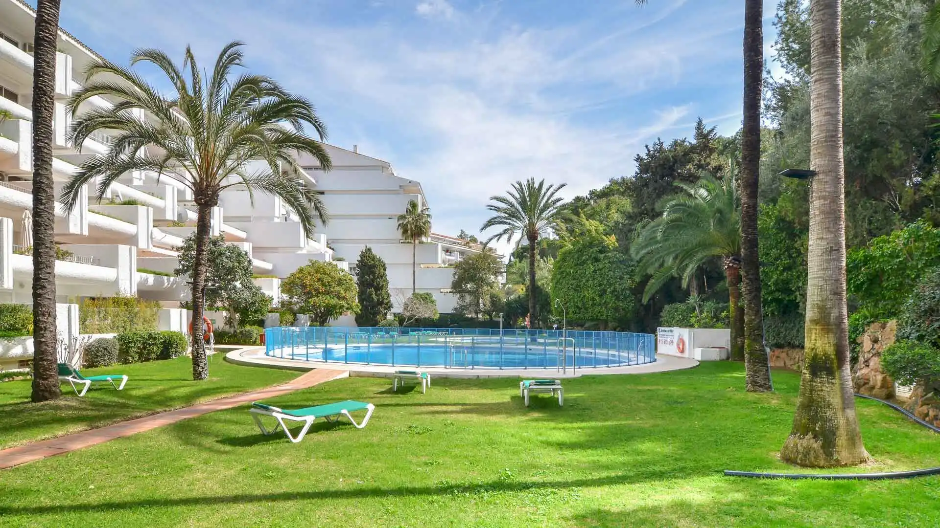 Garden of Attic for sale in Marbella  with Air Conditioner, Terrace and Swimming Pool