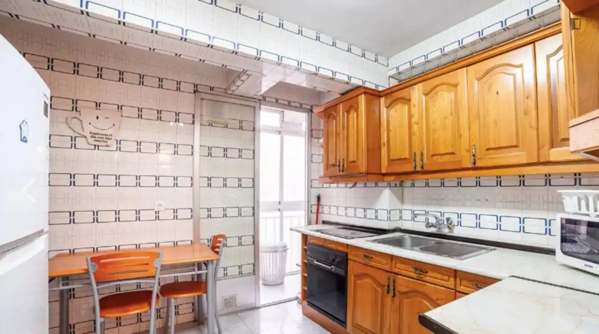 Kitchen of Apartments for share in Alcalá de Henares  with Furnished, Oven and Washing machine