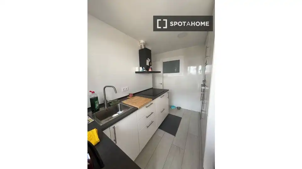 Kitchen of Flat for share in El Masnou  with Air Conditioner, Heating and Furnished