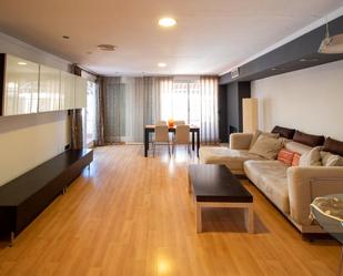 Sala d'estar de Àtic de lloguer en Alzira amb Aire condicionat, Parquet i Terrassa