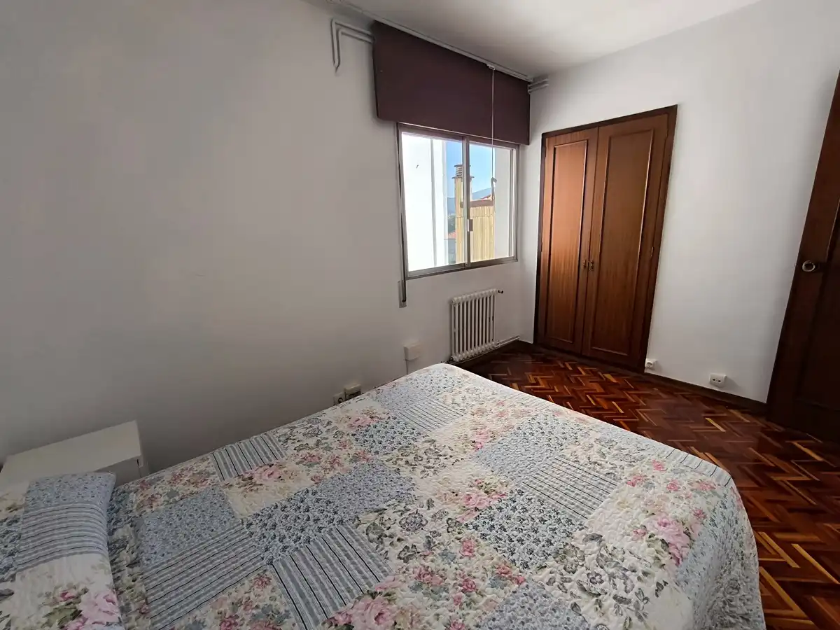 Bedroom of Flat for rent in Vilagarcía de Arousa  with Heating, Parquet flooring and Furnished