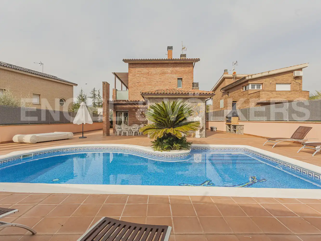 Vista exterior de Casa o xalet en venda en Viladecavalls amb Aire condicionat, Calefacció i Piscina
