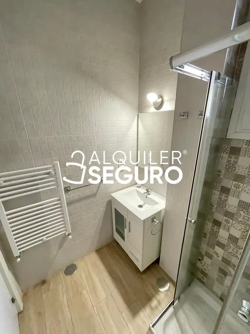 Baño de Piso de alquiler en Madrid con Calefacción