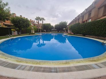 Casa con piscina in vendita a Avinguda Goleta