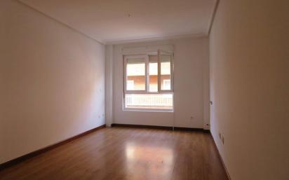 Bedroom of Flat for sale in San Andrés del Rabanedo  with Heating, Private garden and Storage room
