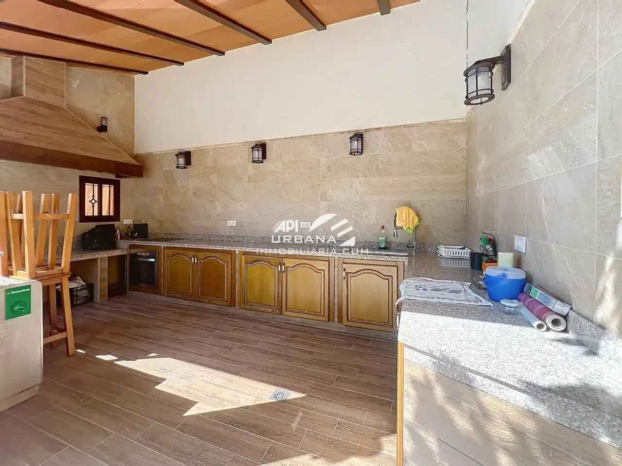 Cuina de Casa o xalet en venda en Lucena amb Aire condicionat i Piscina