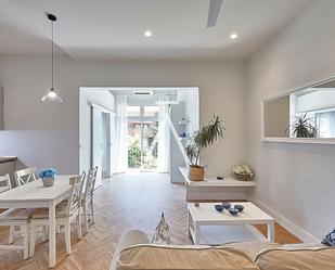 Living room of Flat to rent in  Barcelona Capital  with Air Conditioner, Heating and Parquet flooring