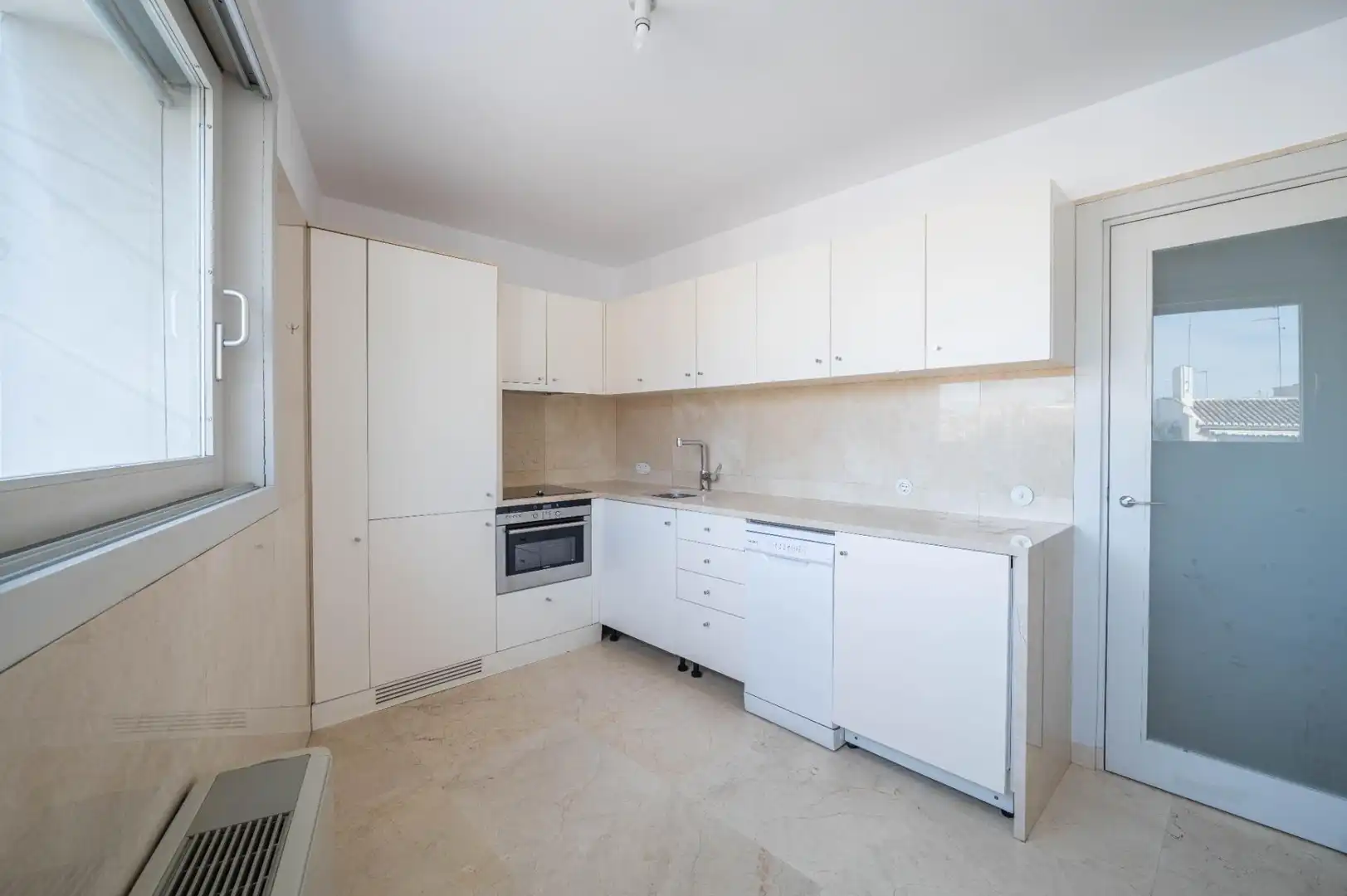 Cocina de Piso en venta en Granada con Calefacción, Parquet y Alarma