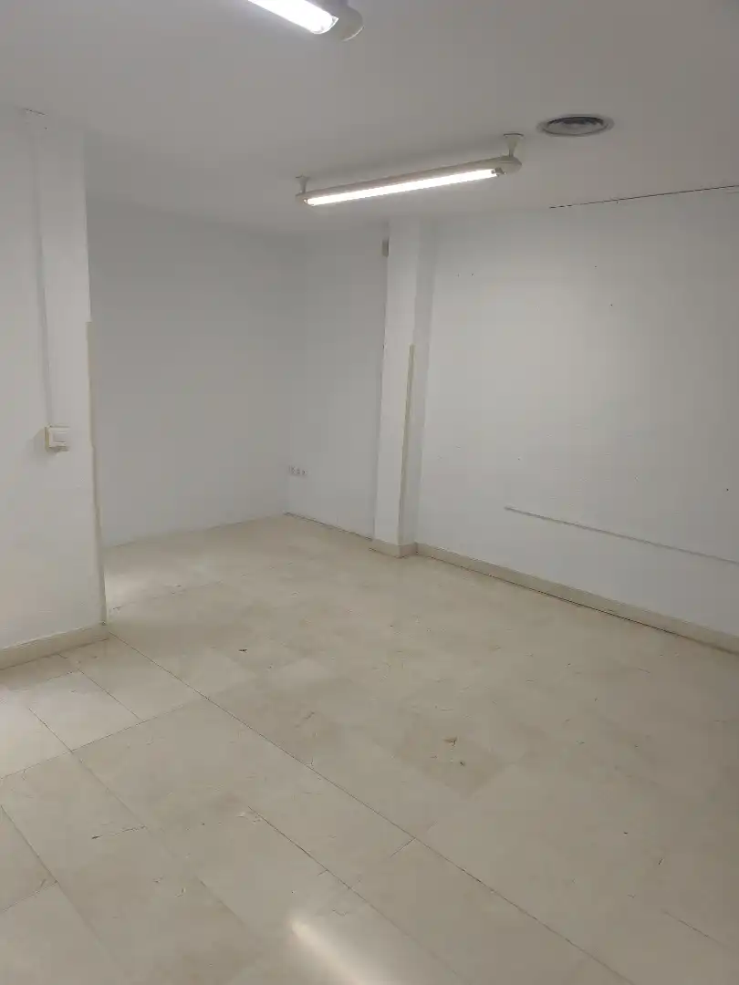 Oficina de alquiler en Bellavista - La Palmera