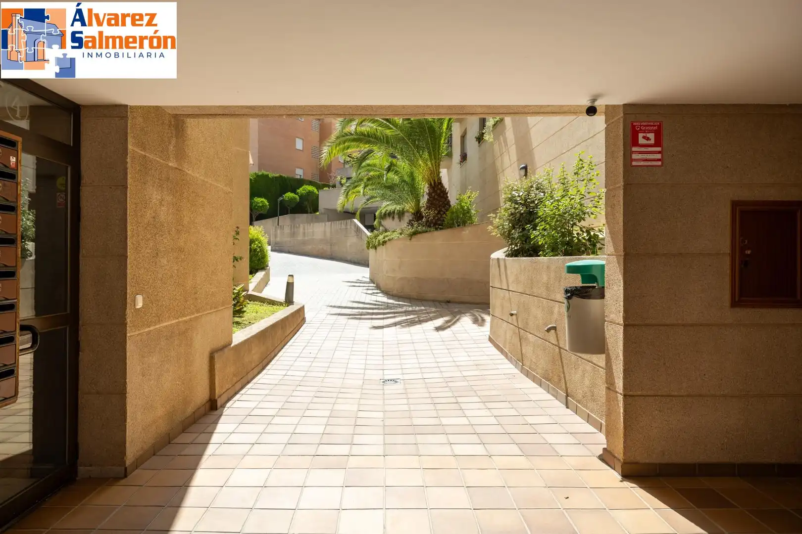 Vista exterior de Piso en venta en Granada