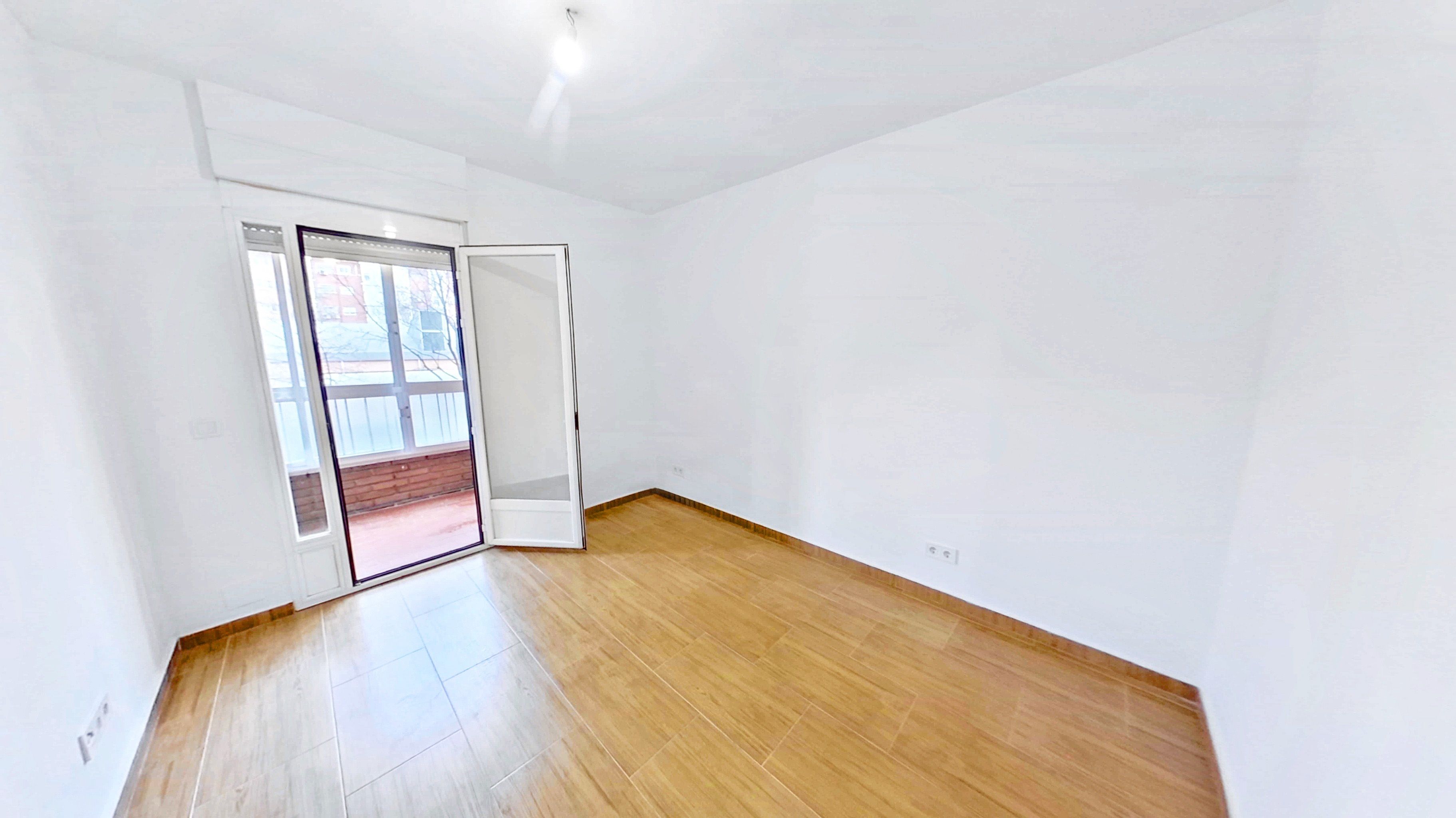 Dormitori de Apartament de lloguer en  Madrid Capital amb Terrassa, Forn i Es permeten mascotes