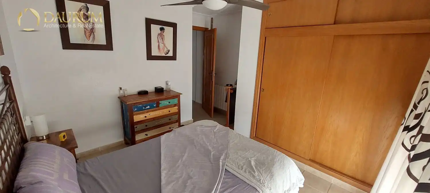 Schlafzimmer von Einfamilien-Reihenhaus zum Verkauf in Santa Pola mit Klimaanlage, Heizung und Terrasse
