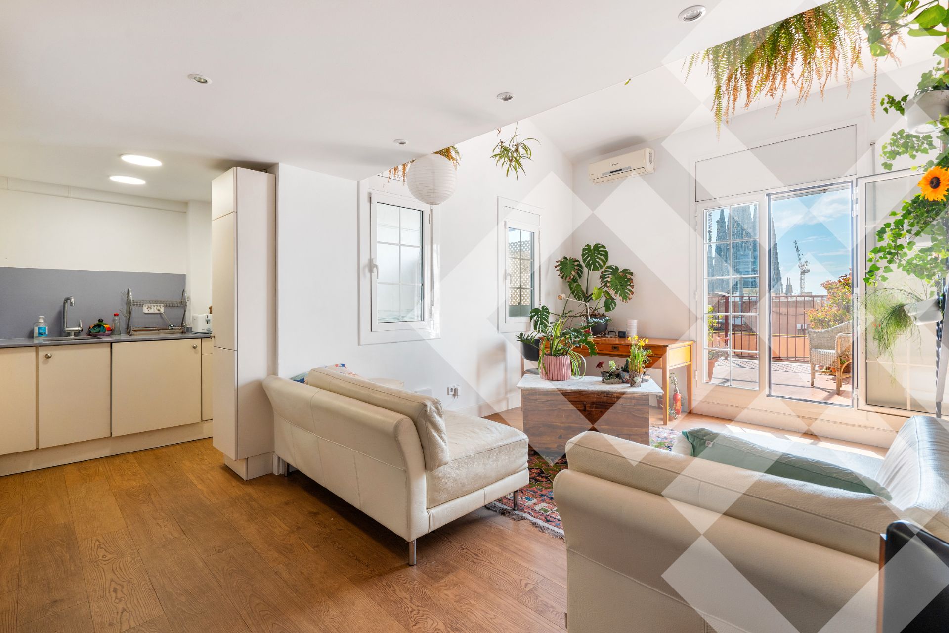 Living room of Duplex for sale in  Barcelona Capital  with Air Conditioner, Heating and Parquet flooring