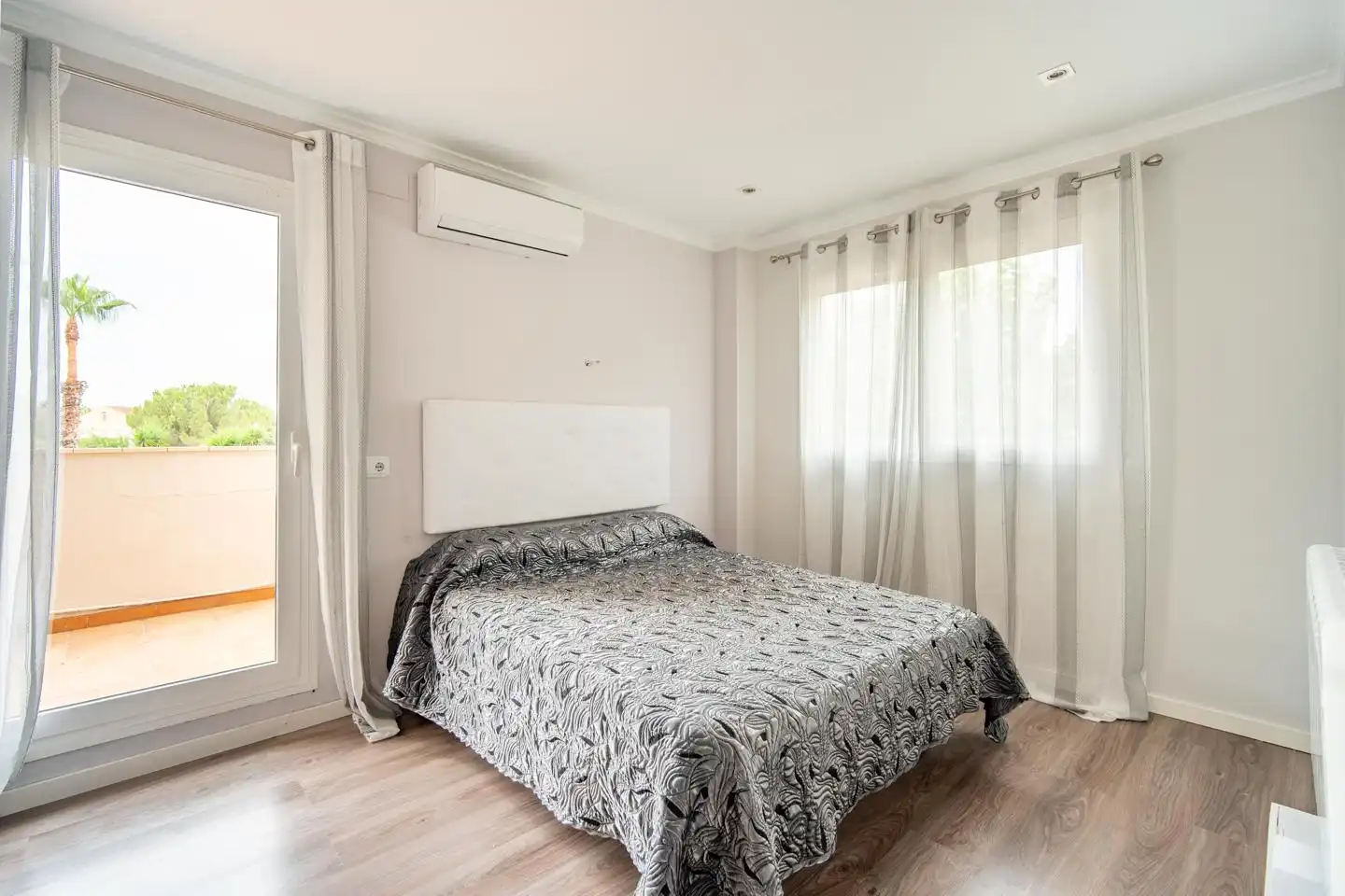Schlafzimmer von Haus oder Chalet zum Verkauf in Bétera mit Klimaanlage, Heizung und Privatgarten