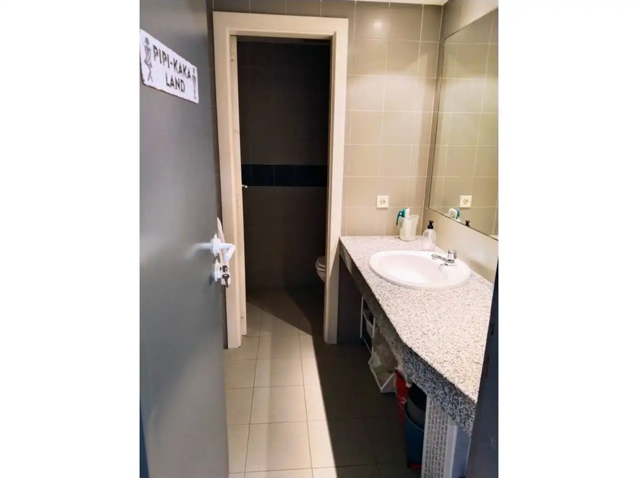 Badezimmer von Büro zur Miete in Burgos mit Klimaanlage