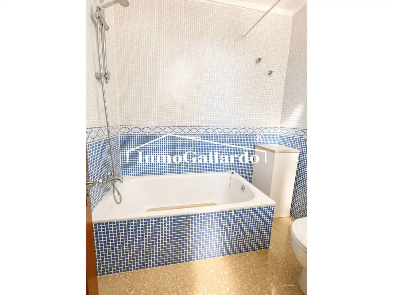 Piso en venta en Vélez-Málaga con Calefacción, Terraza y Piscina comunitaria