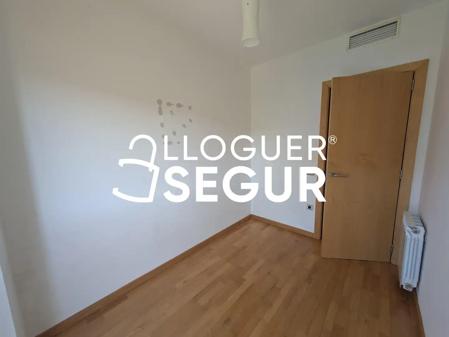 Bedroom of Flat for rent in Terrassa  with Air Conditioner and Heating