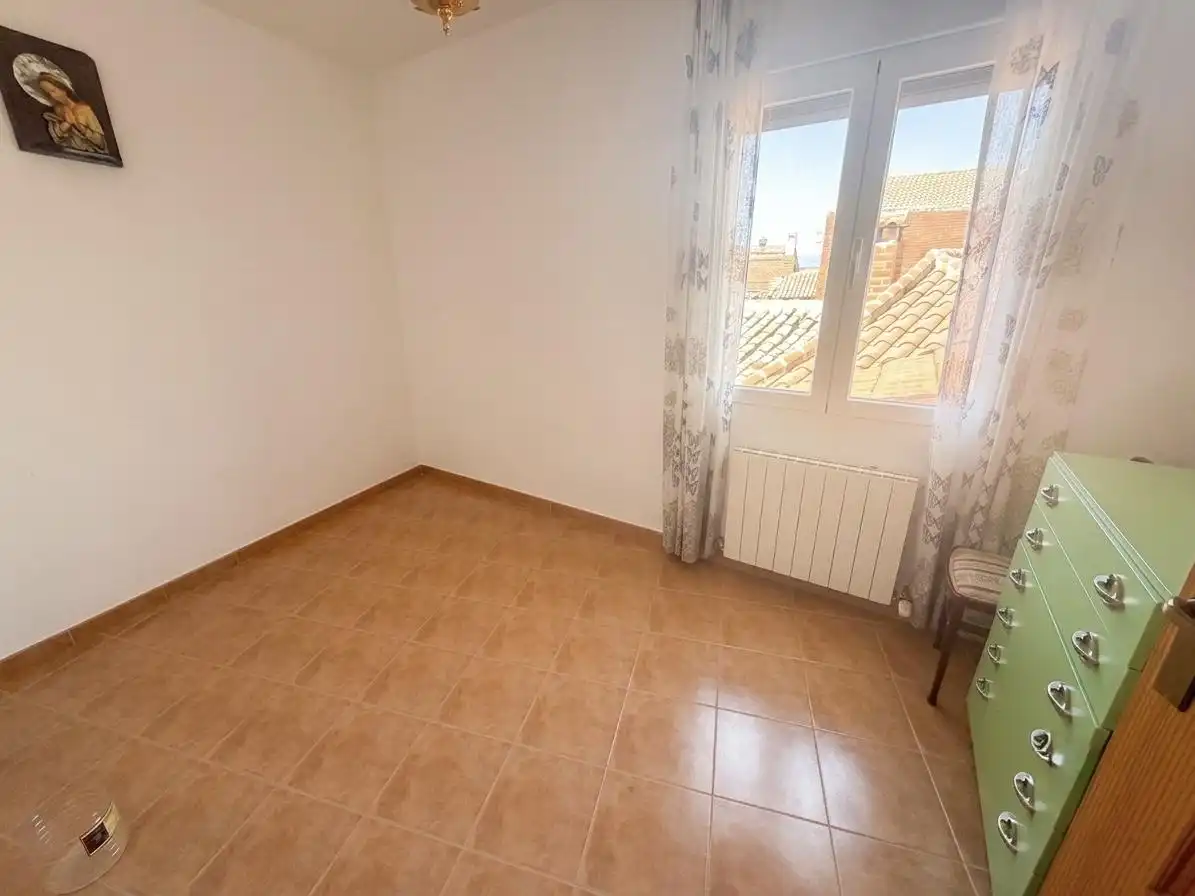 Dormitori de Casa o xalet en venda en Menasalbas amb Calefacció, Jardí privat i Traster