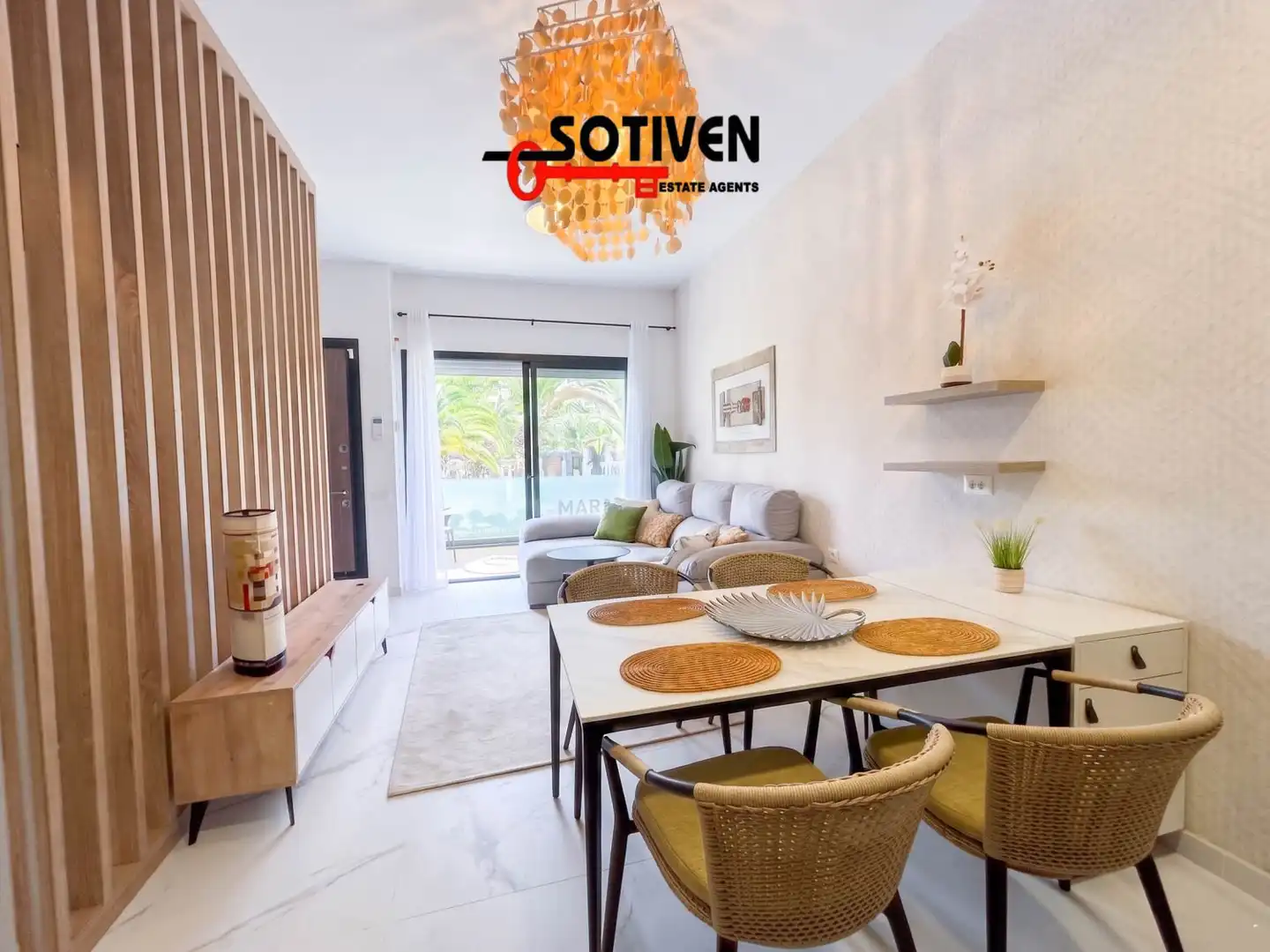 Wohnzimmer von Einfamilien-Reihenhaus zum Verkauf in Guía de Isora mit Klimaanlage, Terrasse und Balkon