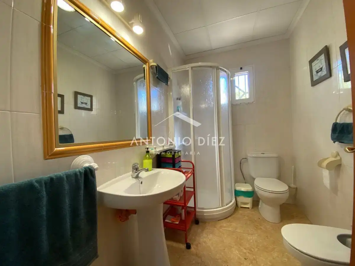 Badezimmer von Country house zum Verkauf in Aspe mit Klimaanlage, Terrasse und Abstellraum