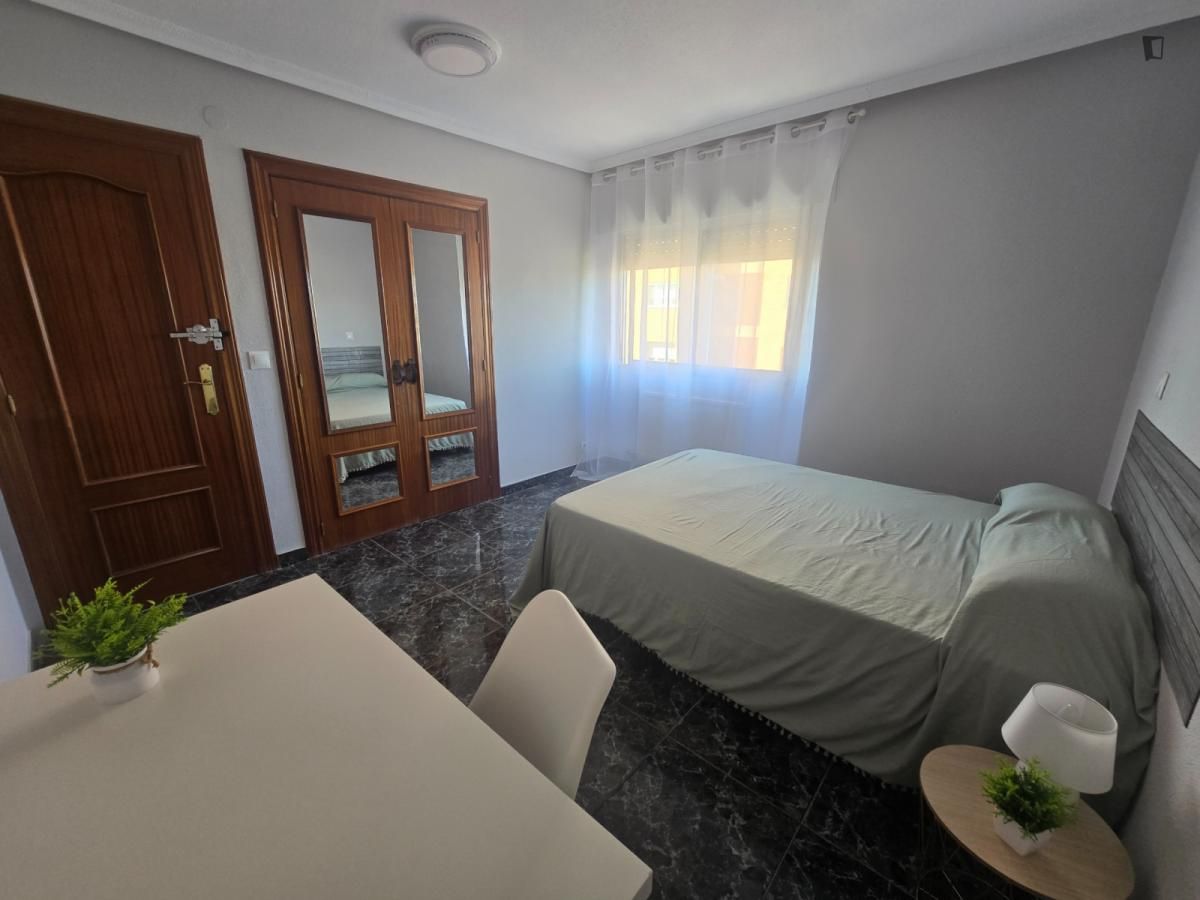 Dormitori de Apartament per a compartir en Guadalajara Capital amb Calefacció, Moblat i Rentadora