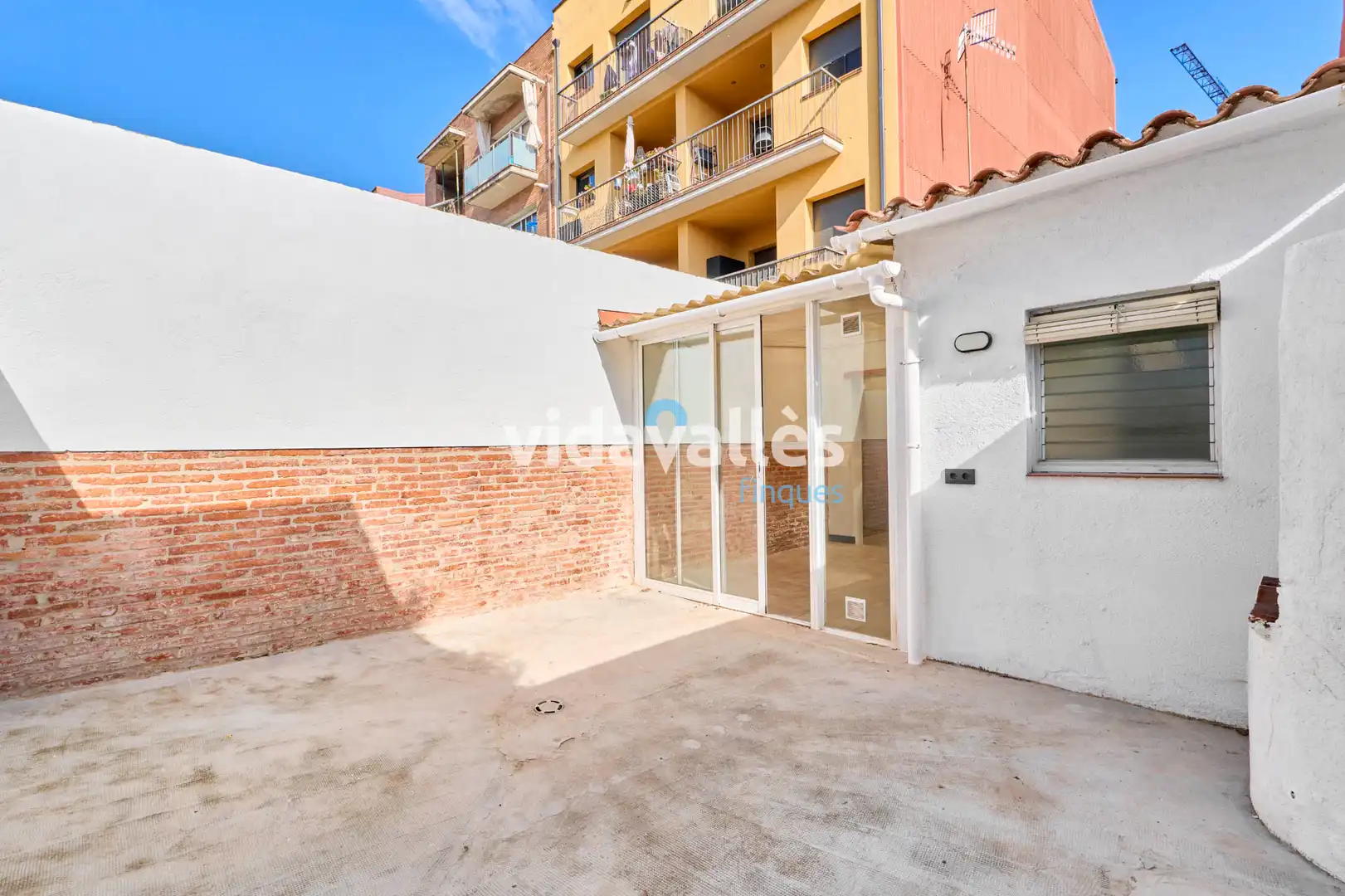 Vista exterior de Casa o xalet en venda en Llinars del Vallès amb Calefacció, Terrassa i Forn