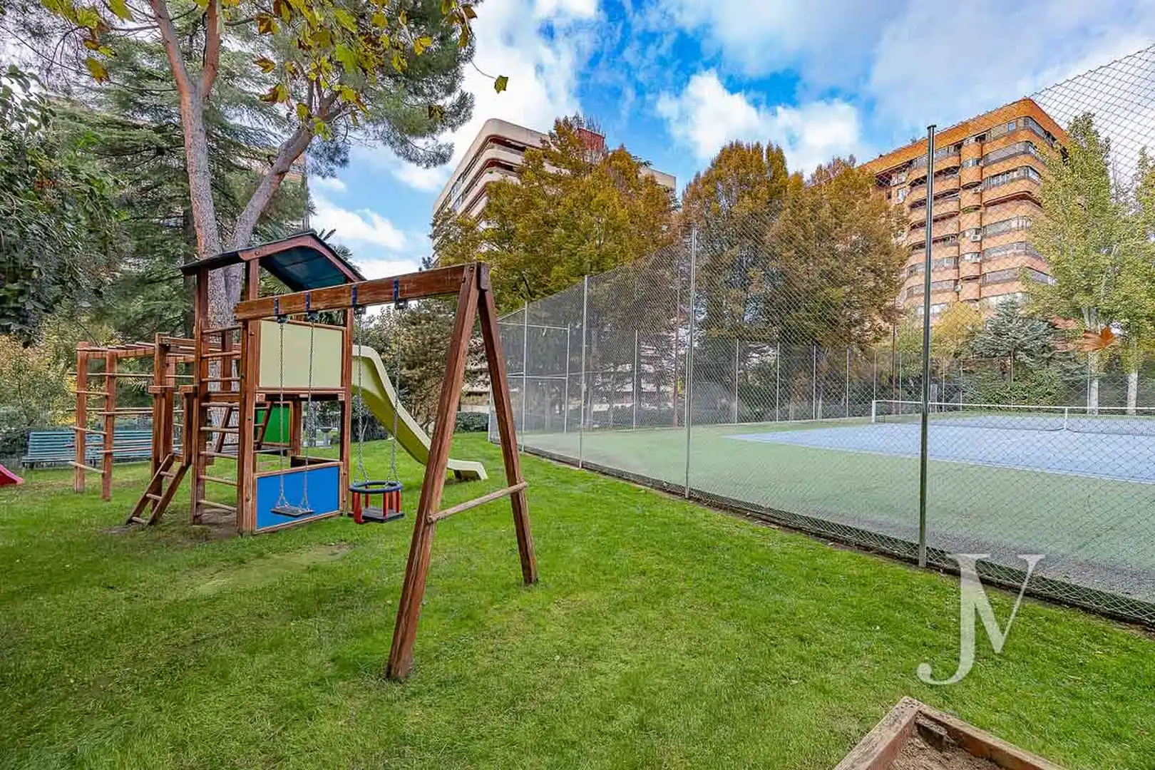Jardín de Piso en venta en Madrid con Calefacción, Terraza y Piscina comunitaria