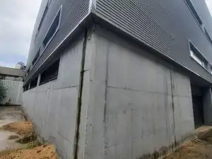 Außenansicht von Fabrikhallen zum Verkauf in Alcorcón