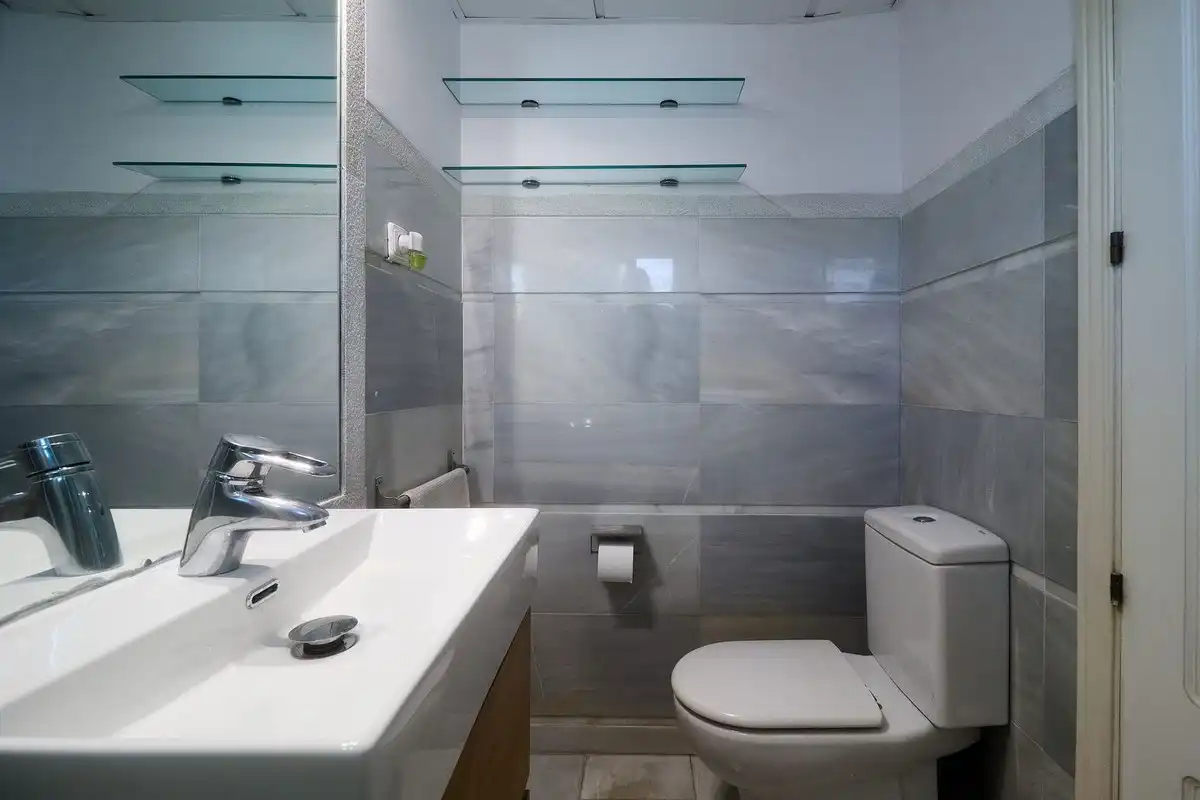 Baño de Casa adosada en venta en Marbella con Aire acondicionado, Jardín privado y Terraza