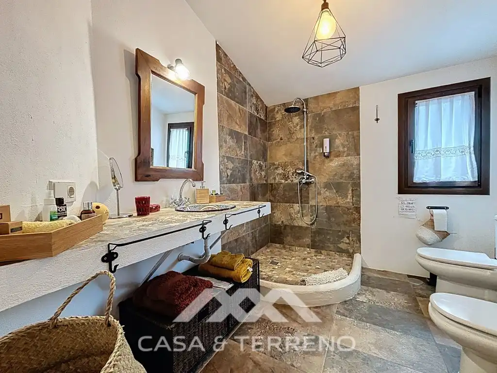 Bany de Casa o xalet en venda en Comares amb Aire condicionat, Jardí privat i Terrassa