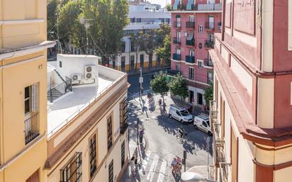 Vista exterior de Pis en venda en  Sevilla Capital amb Aire condicionat i Balcó