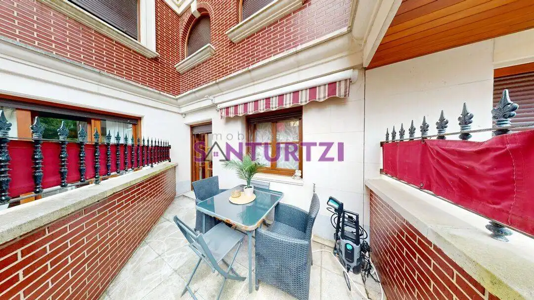 Vista exterior de Piso en venta en Santurtzi  con Calefacción, Terraza y Trastero