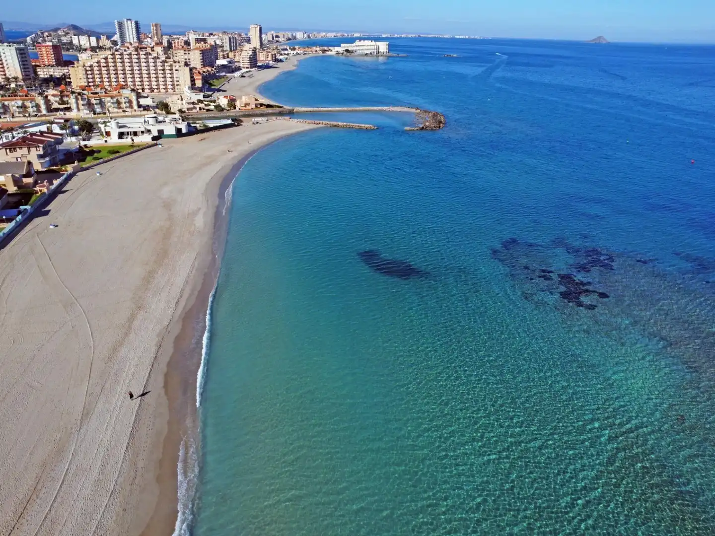Vista exterior de Piso en venta en La Manga del Mar Menor con Terraza y Piscina comunitaria