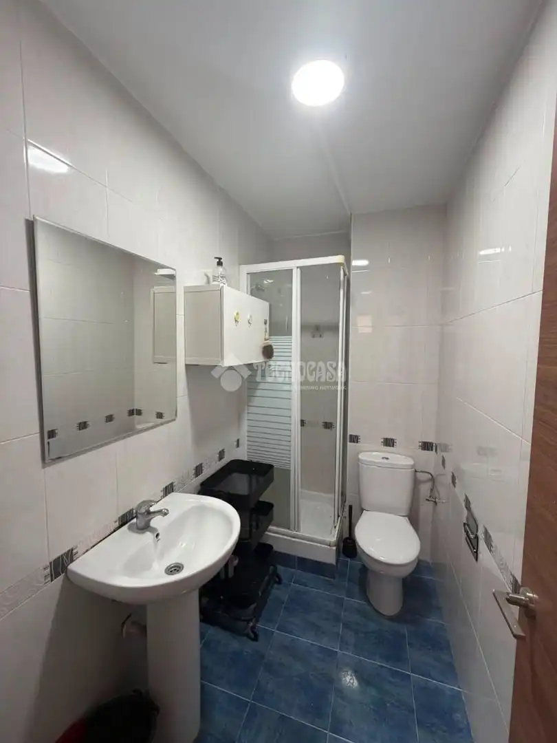 Bathroom of Flat for sale in Getafe  with Air Conditioner, Terrace and Furnished