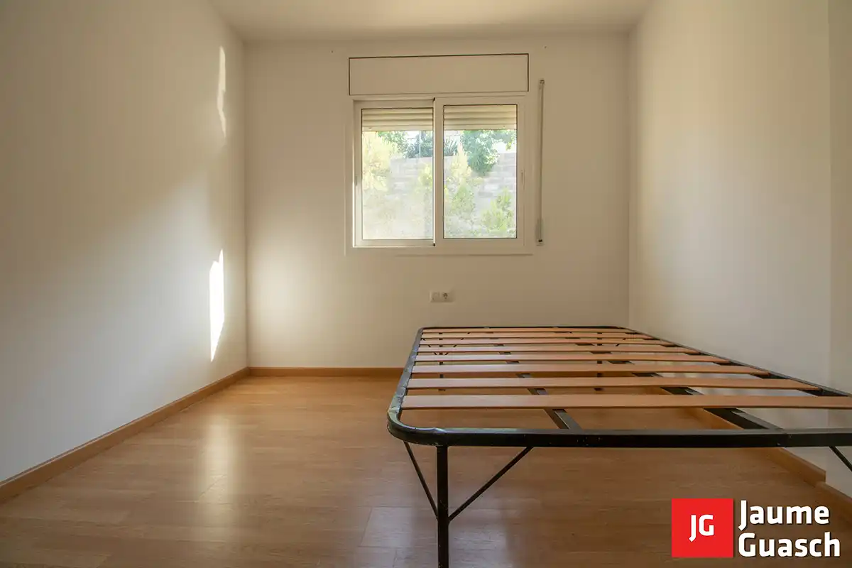 Dormitori de Casa adosada en venda en La Pobla de Montornès   amb Calefacció, Parquet i Traster